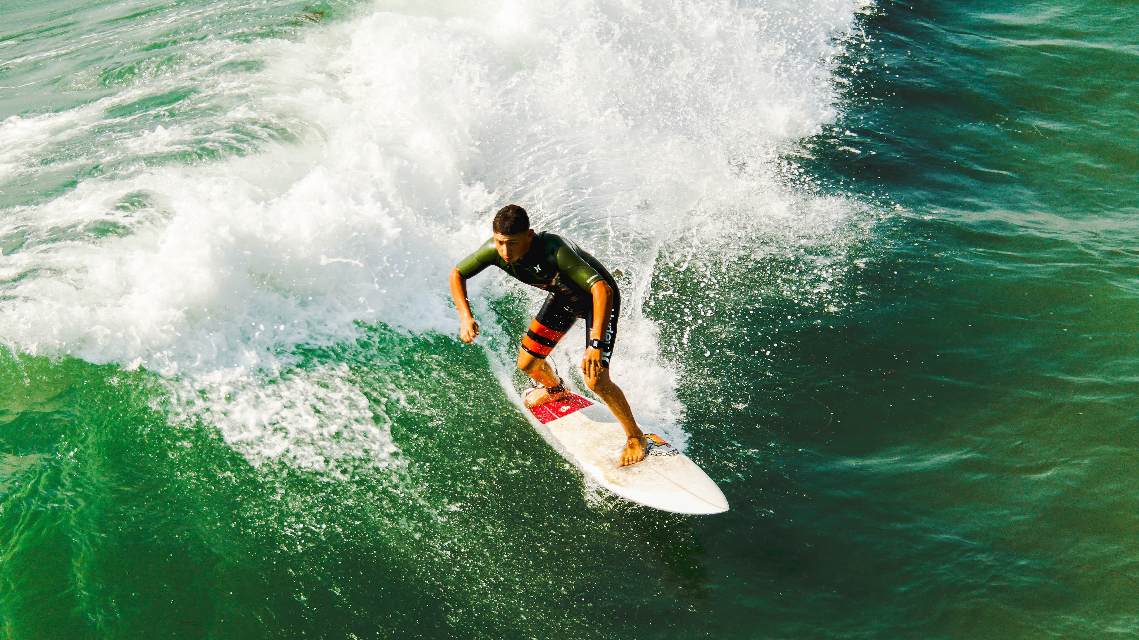 开云体育app下载-李娜携女儿亮相温网场边，李娜女儿叫什么名字